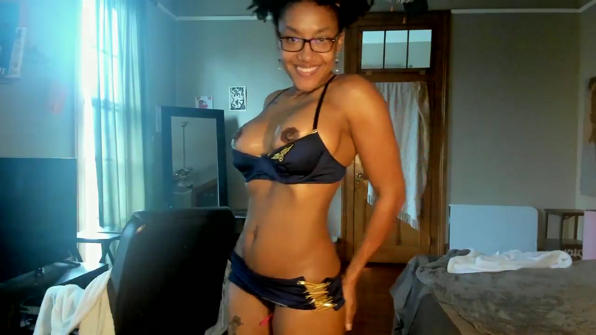 Gallery image thumbnail from Rosaline_'s myfreecams stream on, 11/12/2024, 18:03 image 17 of 20