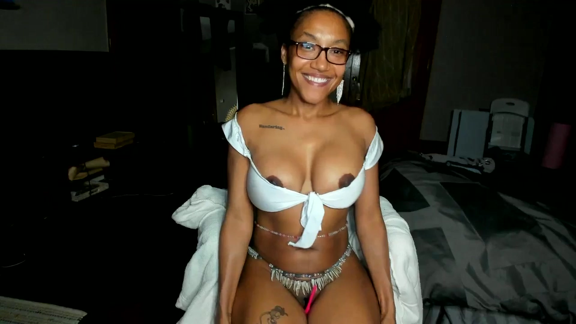 Gallery image thumbnail from Rosaline_'s myfreecams stream on, 03/26/2025, 03:03 image 9 of 20