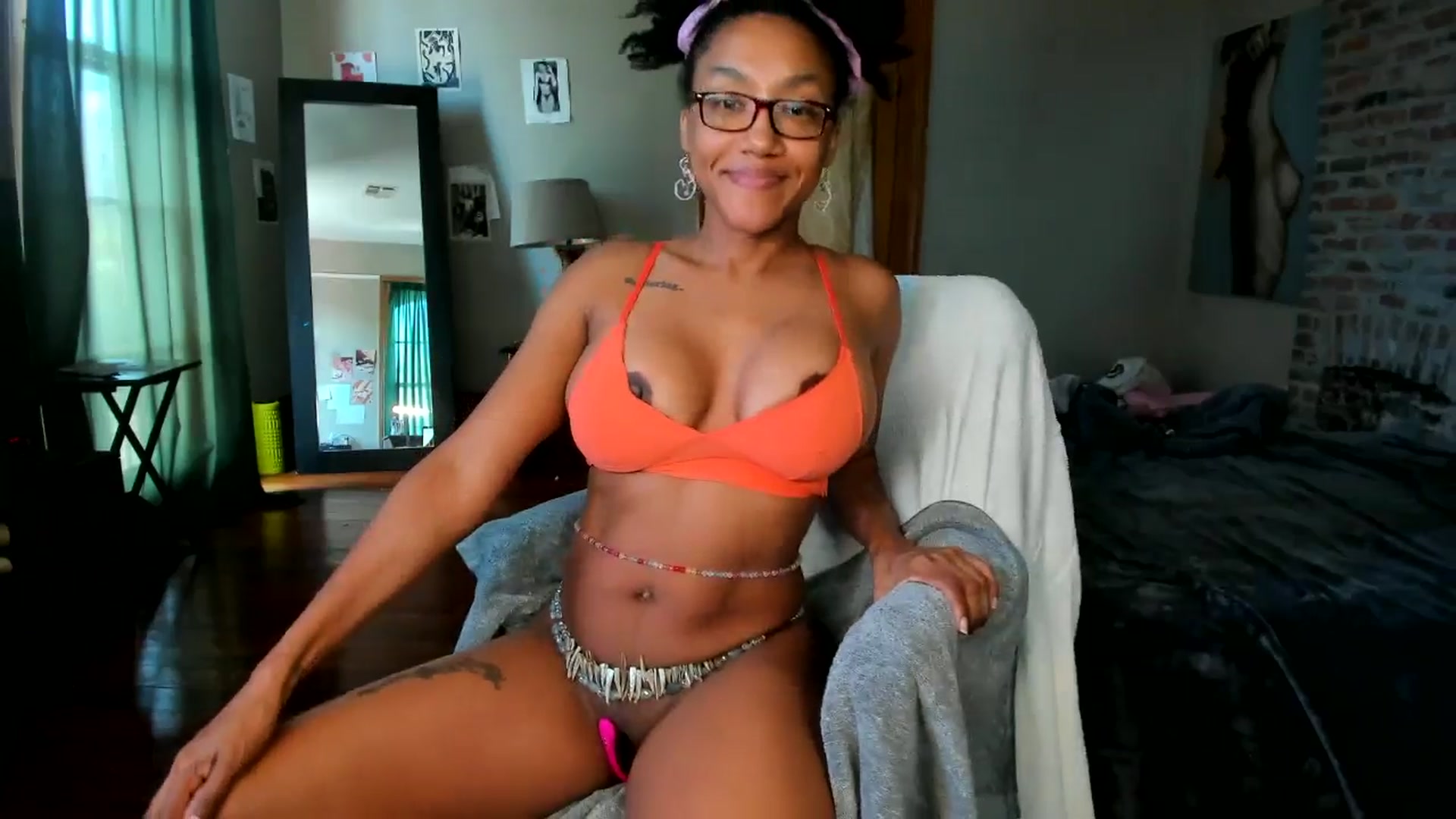 Gallery image thumbnail from Rosaline_'s myfreecams stream on, 04/08/2025, 19:00 image 18 of 20