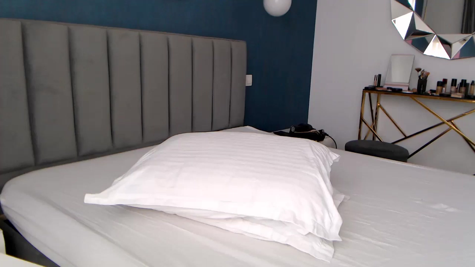 Gallery image thumbnail from Rose4Lucy's myfreecams stream on, 04/01/2026, 08:01 image 19 of 20
