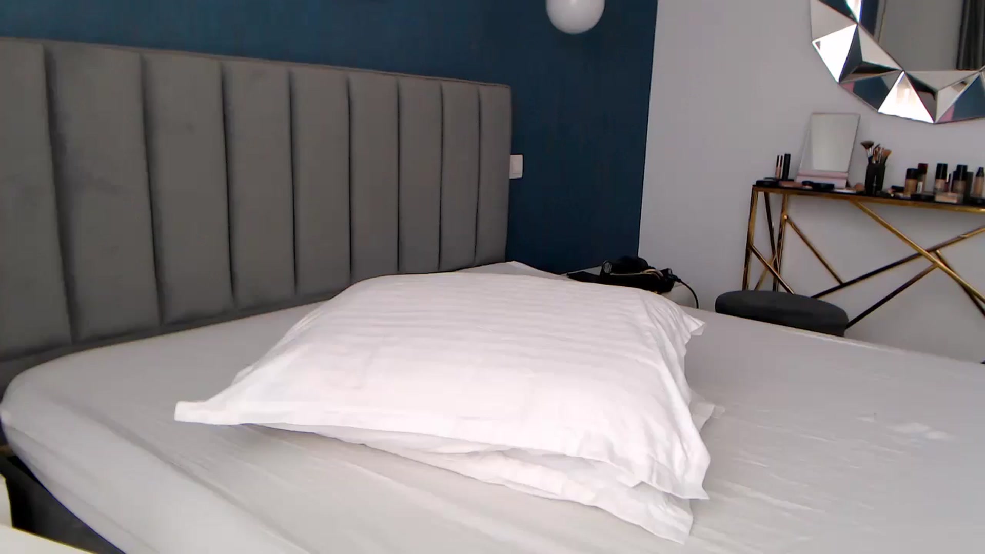 Gallery image thumbnail from Rose4Lucy's myfreecams stream on, 04/01/2026, 08:01 image 20 of 20
