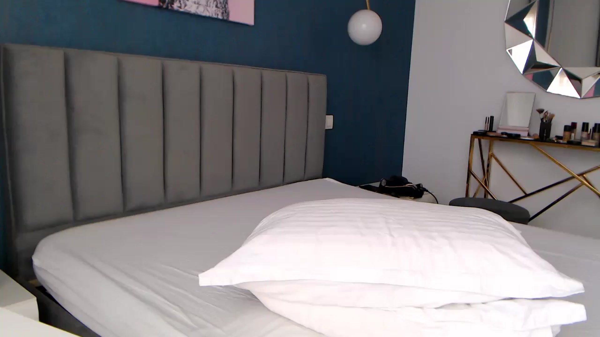 Gallery image thumbnail from Rose4Lucy's myfreecams stream on, 04/01/2026, 09:54 image 19 of 20