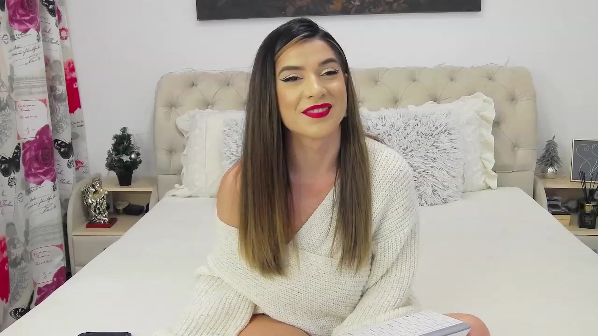 Gallery image thumbnail from RoseCharleen's myfreecams stream on, 01/19/2023, 02:55 image 14 of 20