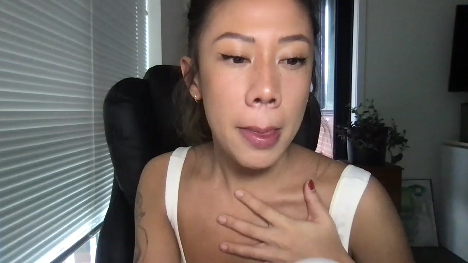 Gallery image thumbnail from RoseDewitt69's myfreecams stream on, 03/08/2023, 24:07 image 8 of 20