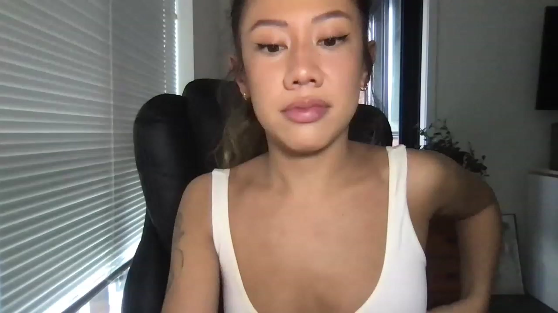 Gallery image thumbnail from RoseDewitt69's myfreecams stream on, 03/08/2023, 24:07 image 11 of 20