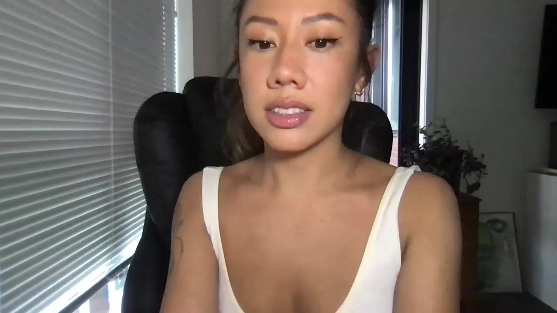 Gallery image thumbnail from RoseDewitt69's myfreecams stream on, 03/08/2023, 24:07 image 15 of 20
