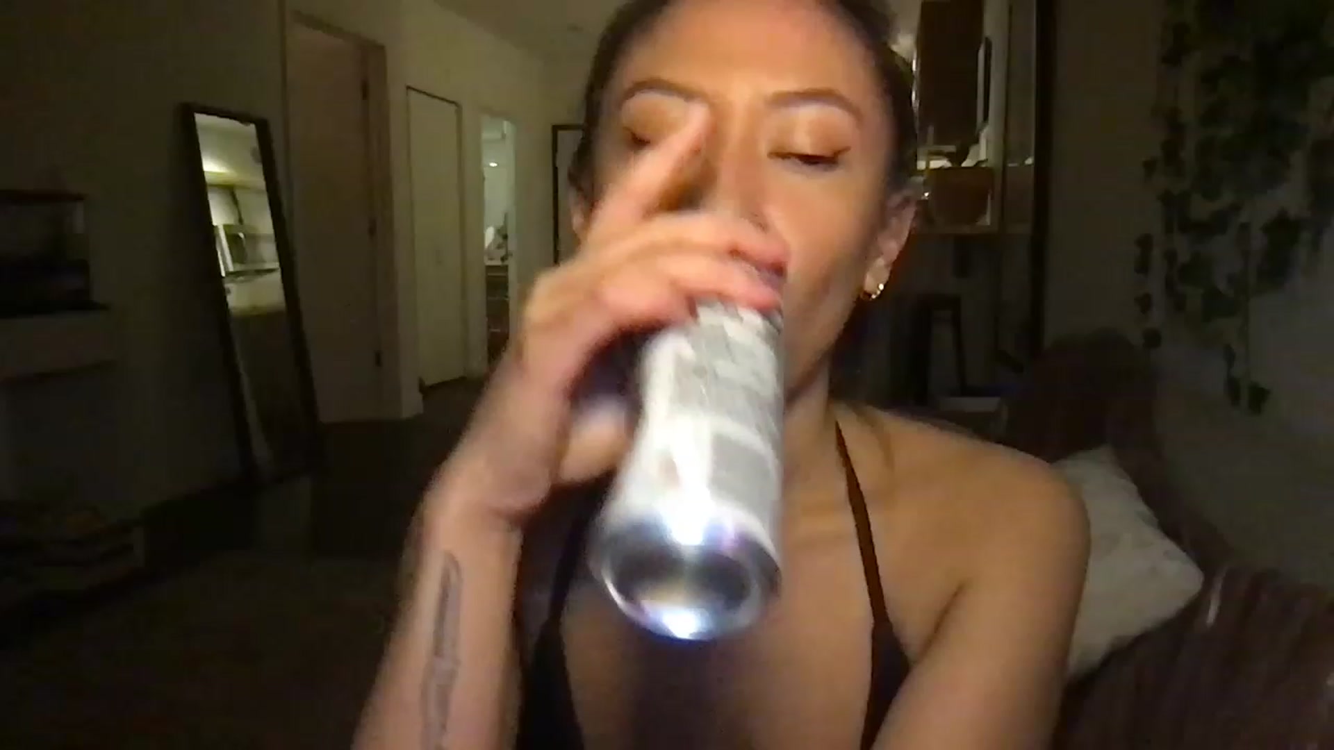 Gallery image thumbnail from RoseDewitt69's myfreecams stream on, 03/14/2023, 06:56 image 12 of 20