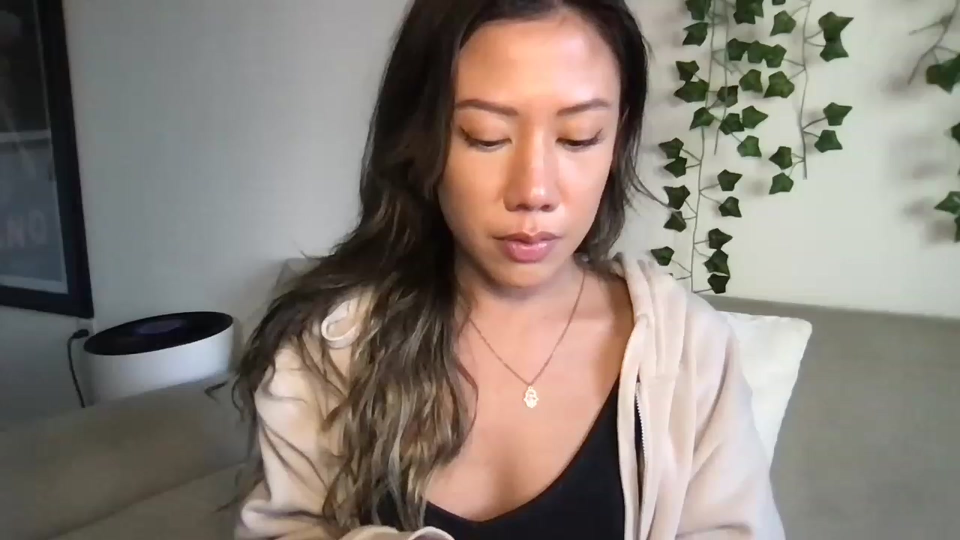 Gallery image thumbnail from RoseDewitt69's myfreecams stream on, 04/12/2023, 24:37 image 13 of 20