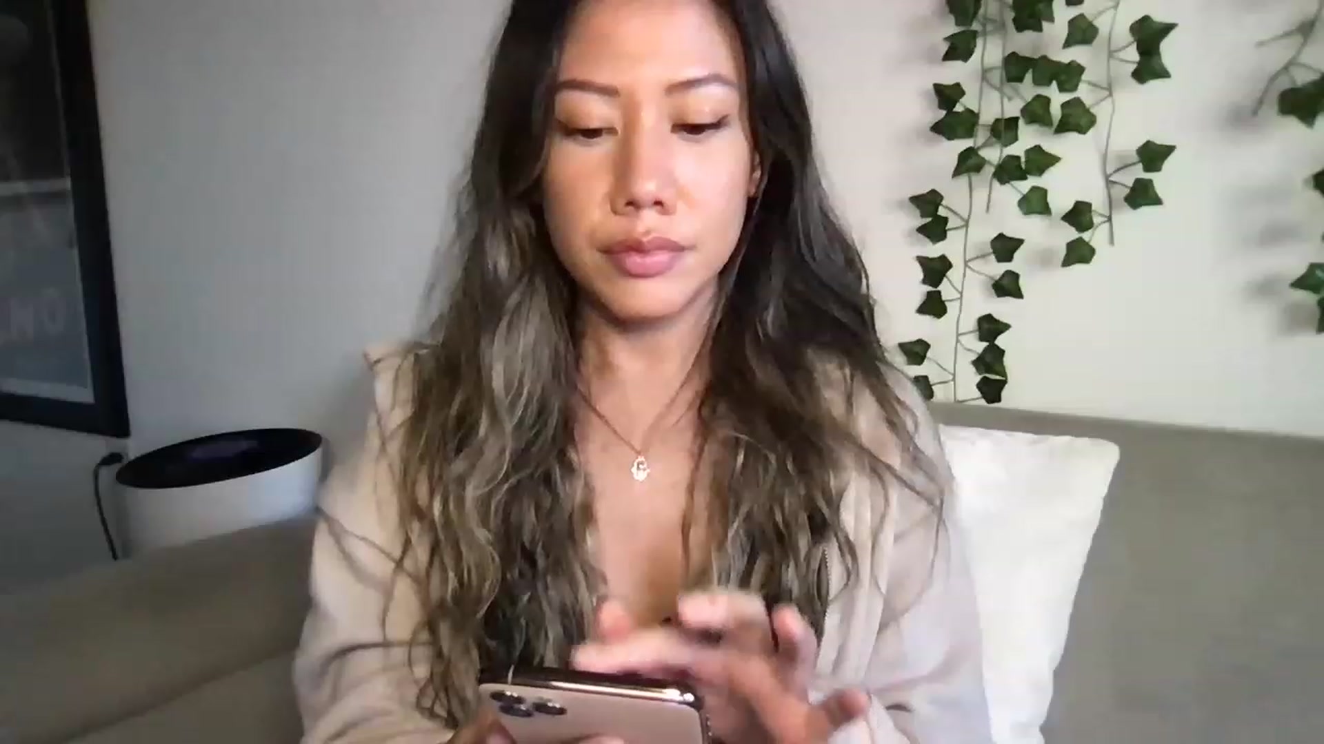 Gallery image thumbnail from RoseDewitt69's myfreecams stream on, 04/12/2023, 24:37 image 19 of 20