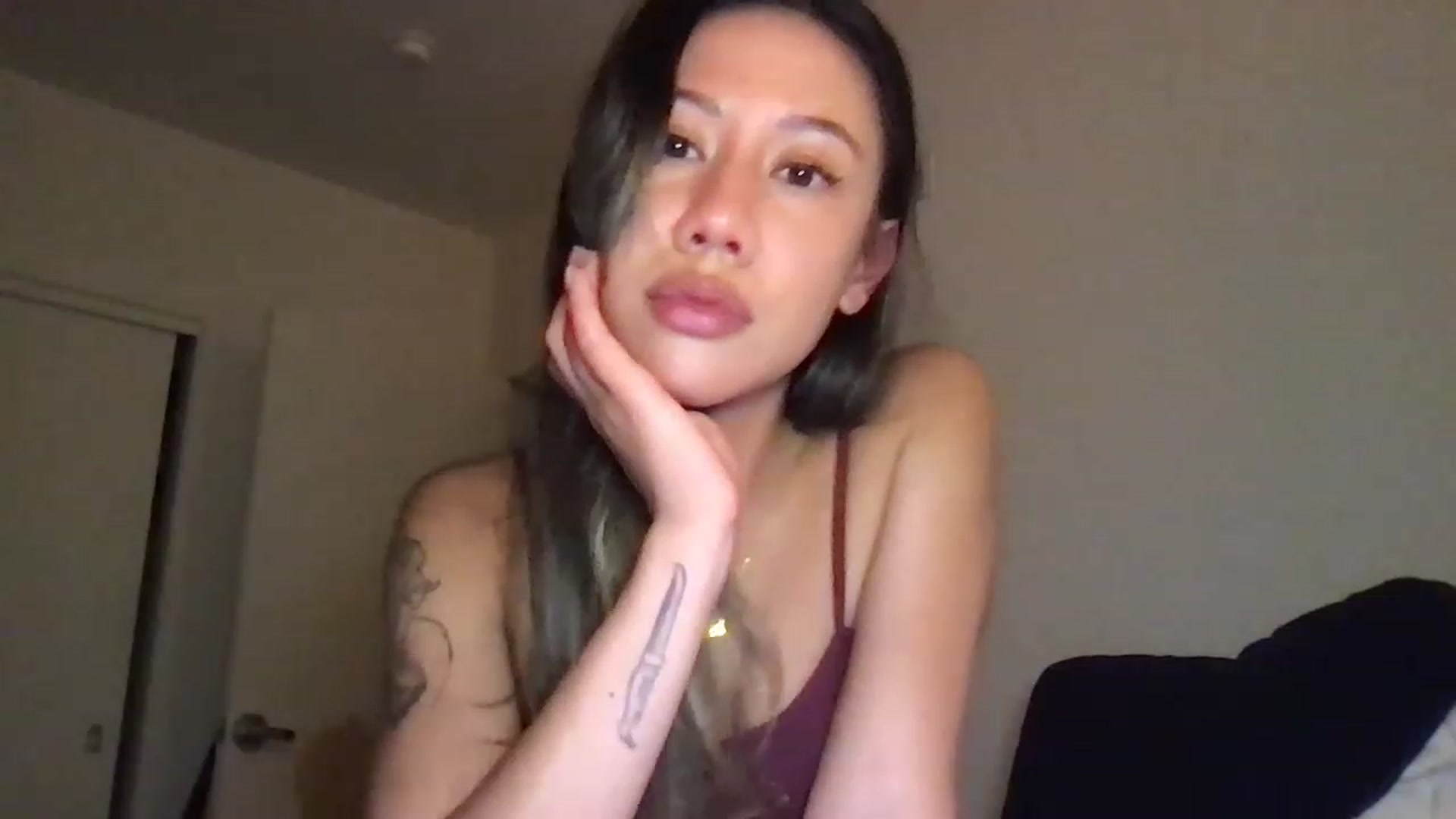 Gallery image thumbnail from RoseDewitt69's myfreecams stream on, 05/16/2023, 08:00 image 5 of 20