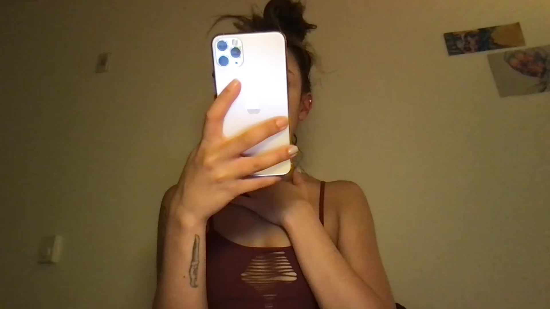 Gallery image thumbnail from RoseDewitt69's myfreecams stream on, 05/16/2023, 08:56 image 16 of 20