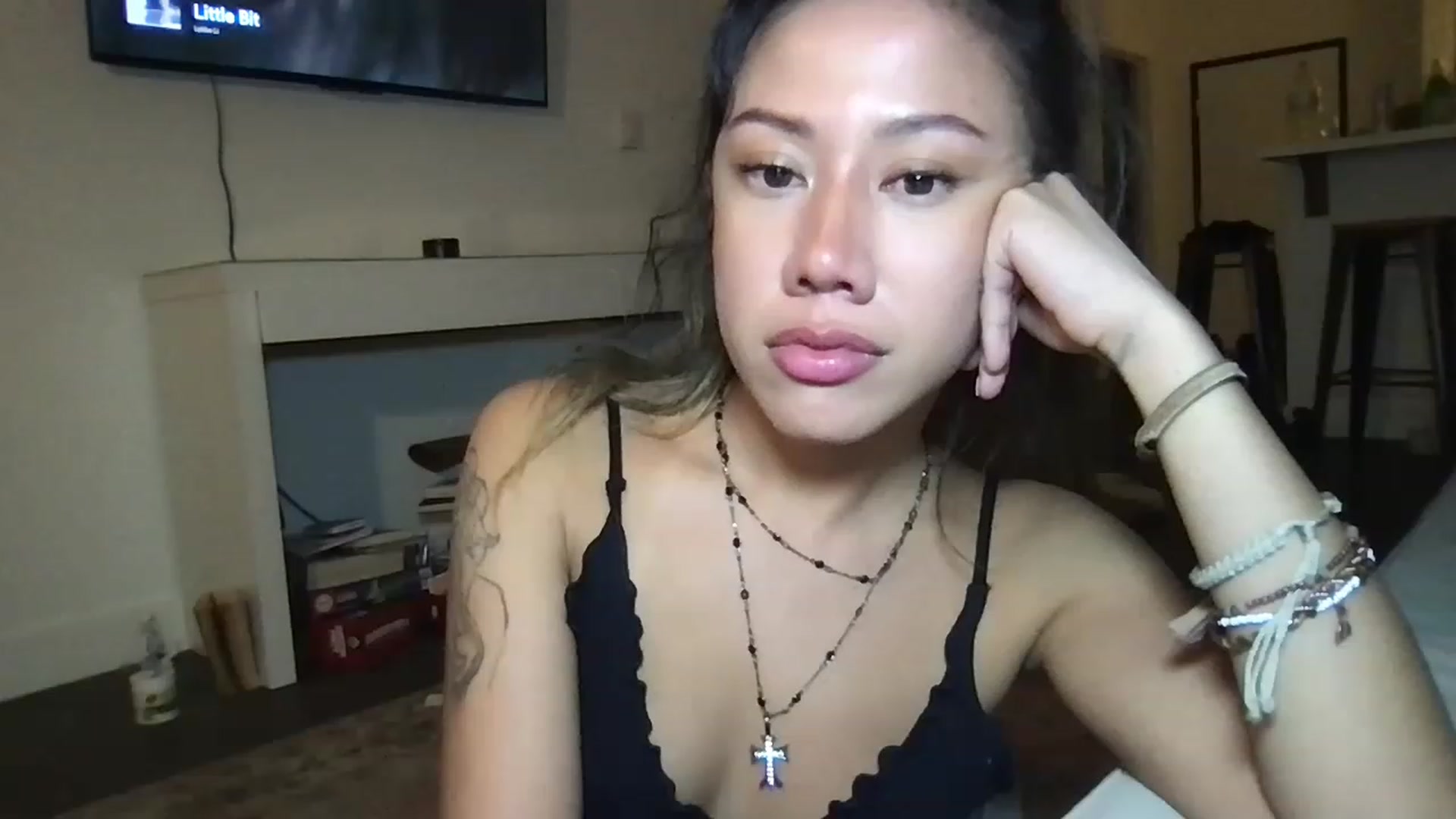 Gallery image thumbnail from RoseDewitt69's myfreecams stream on, 06/18/2023, 09:19 image 15 of 20