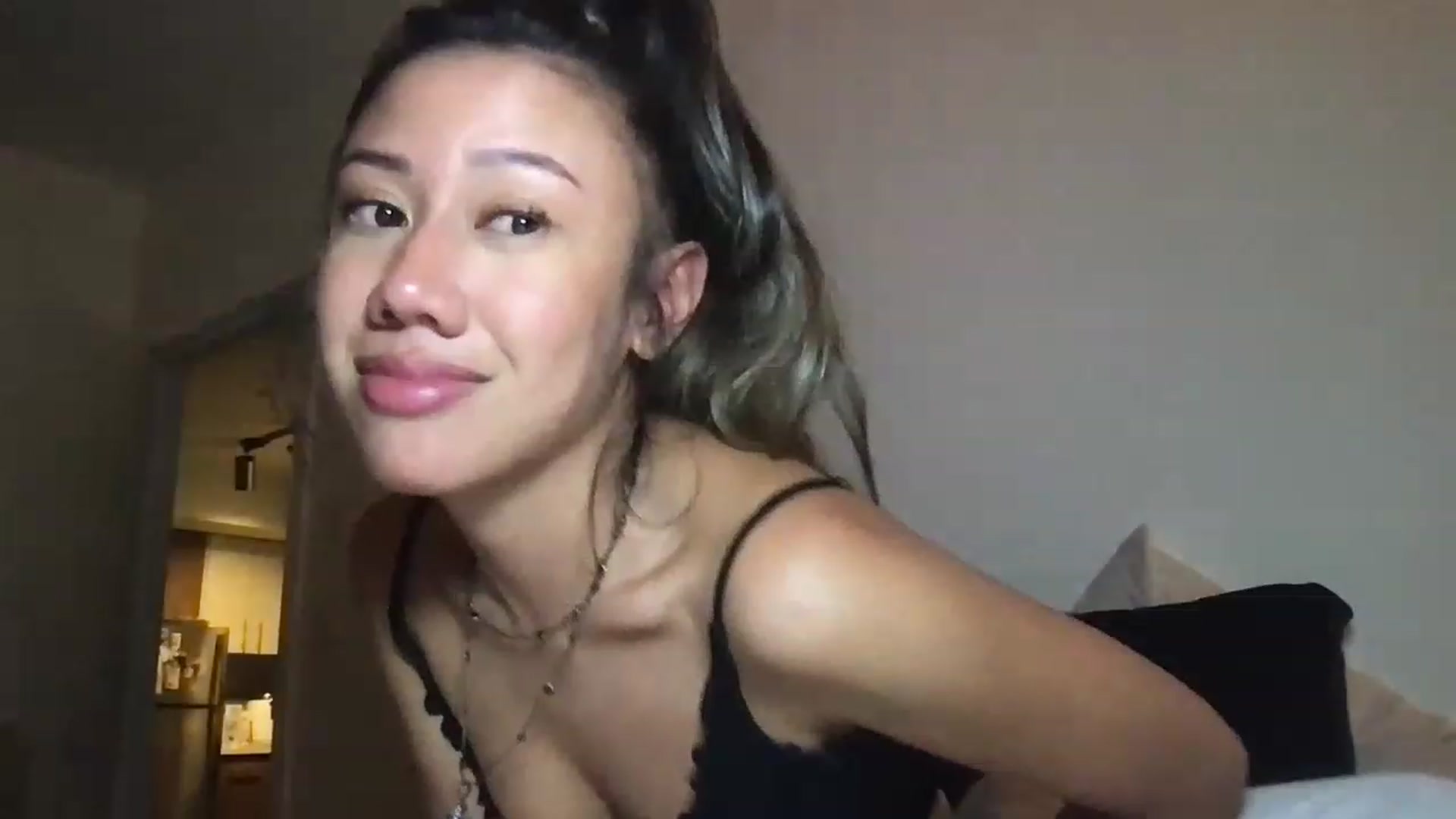 Gallery image thumbnail from RoseDewitt69's myfreecams stream on, 06/18/2023, 10:51 image 18 of 20