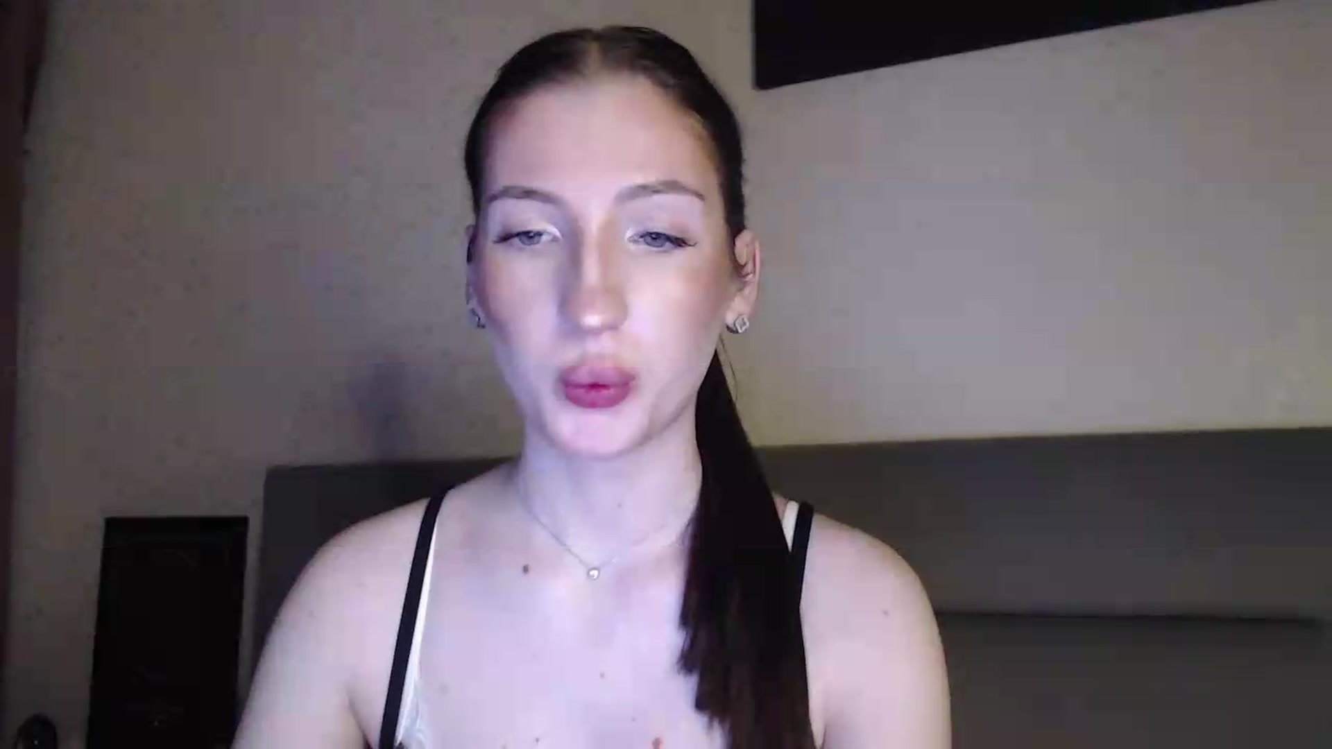 Gallery image thumbnail from RoseEs's myfreecams stream on, 05/18/2026, 19:30 image 12 of 20