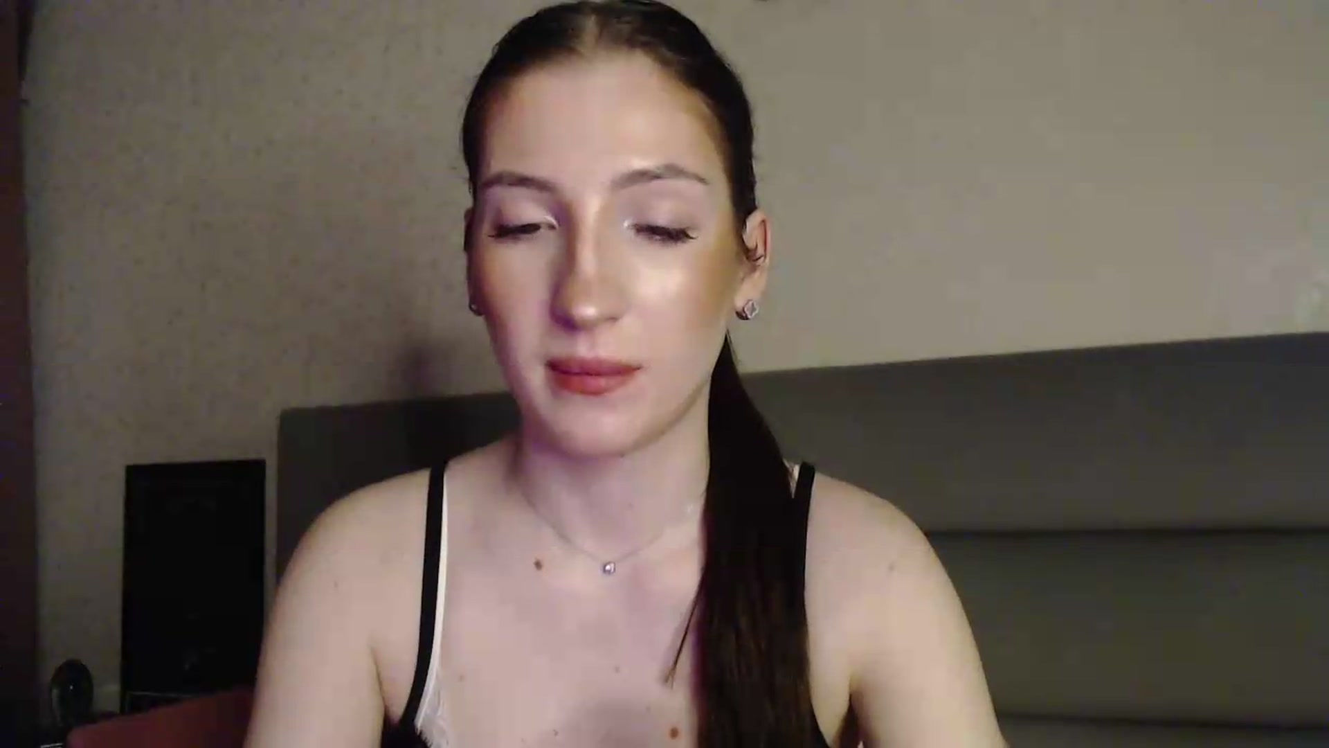 Gallery image thumbnail from RoseEs's myfreecams stream on, 05/18/2026, 19:30 image 14 of 20