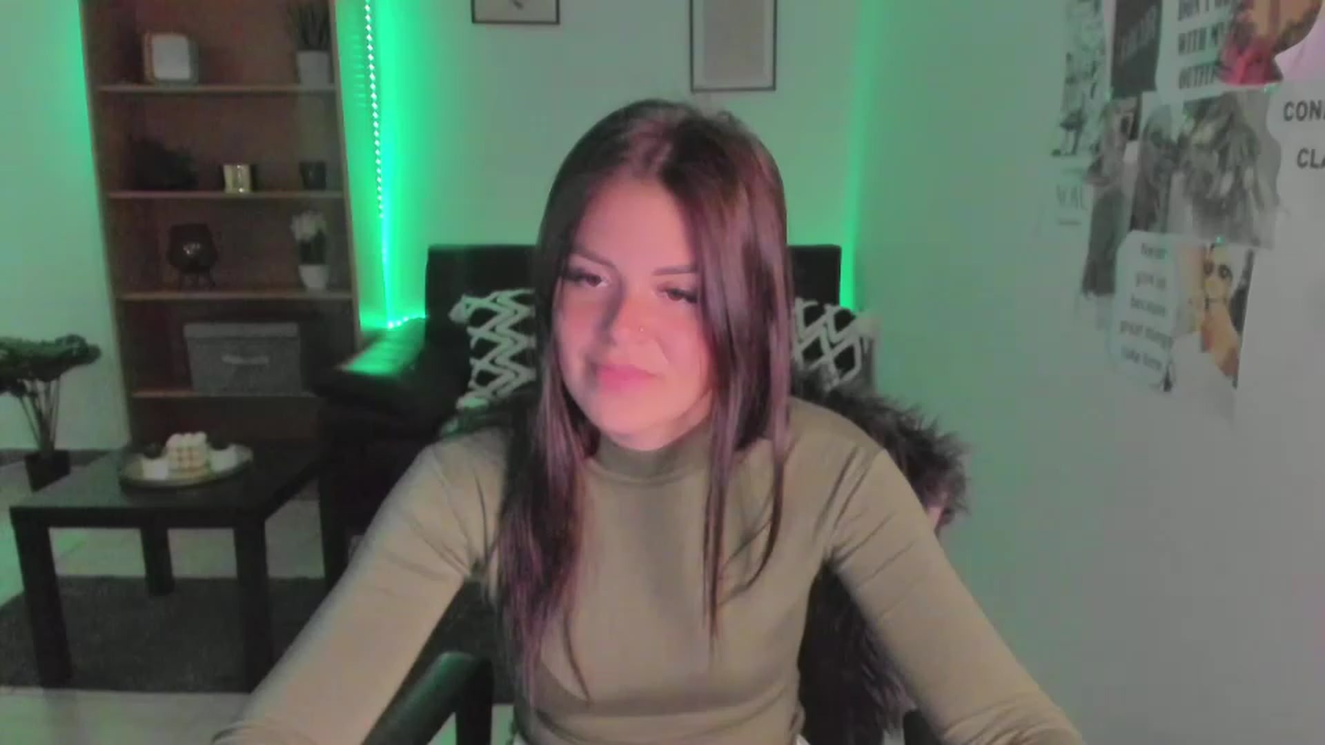 Gallery image thumbnail from RoseMonroe18's myfreecams stream on, 04/17/2023, 14:14 image 16 of 20