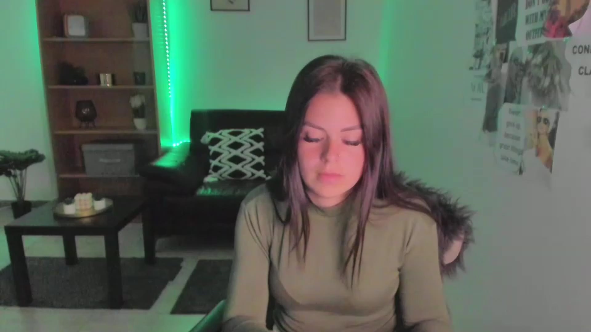Gallery image thumbnail from RoseMonroe18's myfreecams stream on, 04/17/2023, 14:14 image 8 of 20