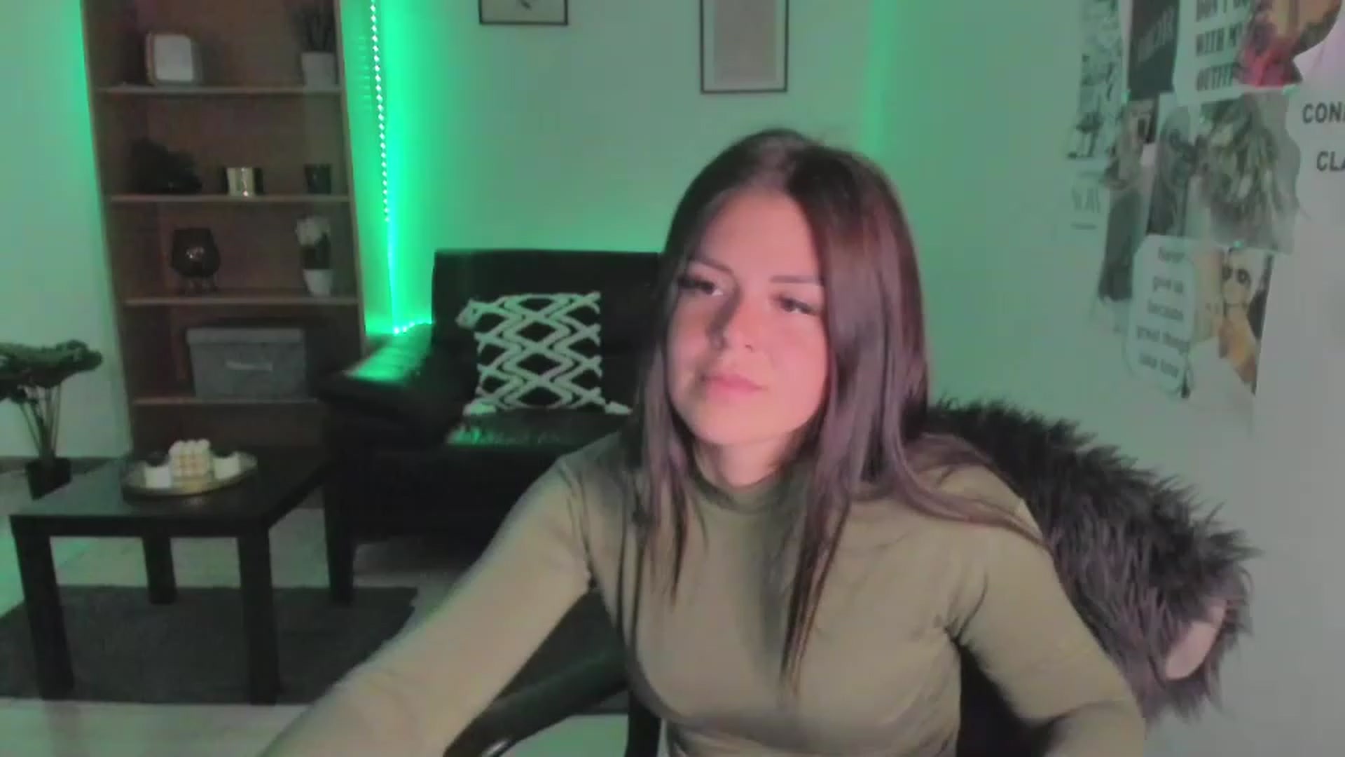 Gallery image thumbnail from RoseMonroe18's myfreecams stream on, 04/17/2023, 14:14 image 10 of 20