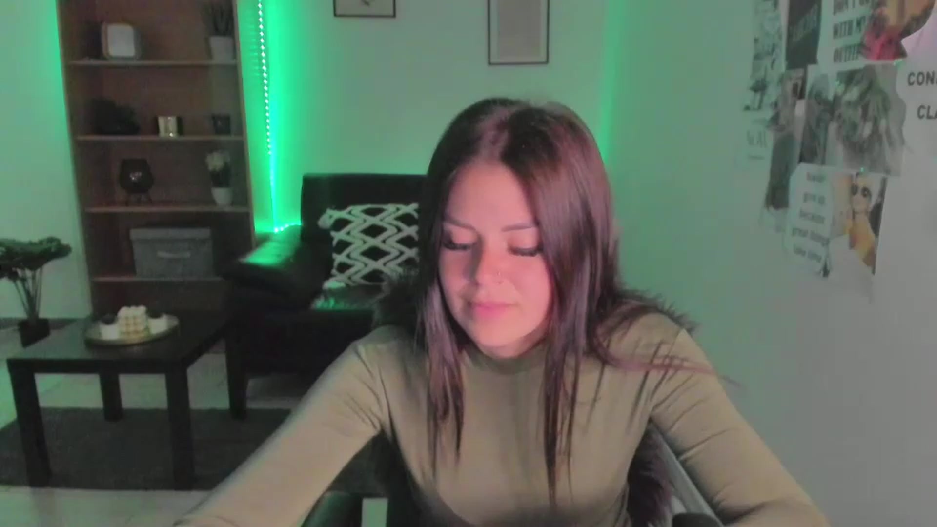 Gallery image thumbnail from RoseMonroe18's myfreecams stream on, 04/17/2023, 14:14 image 12 of 20