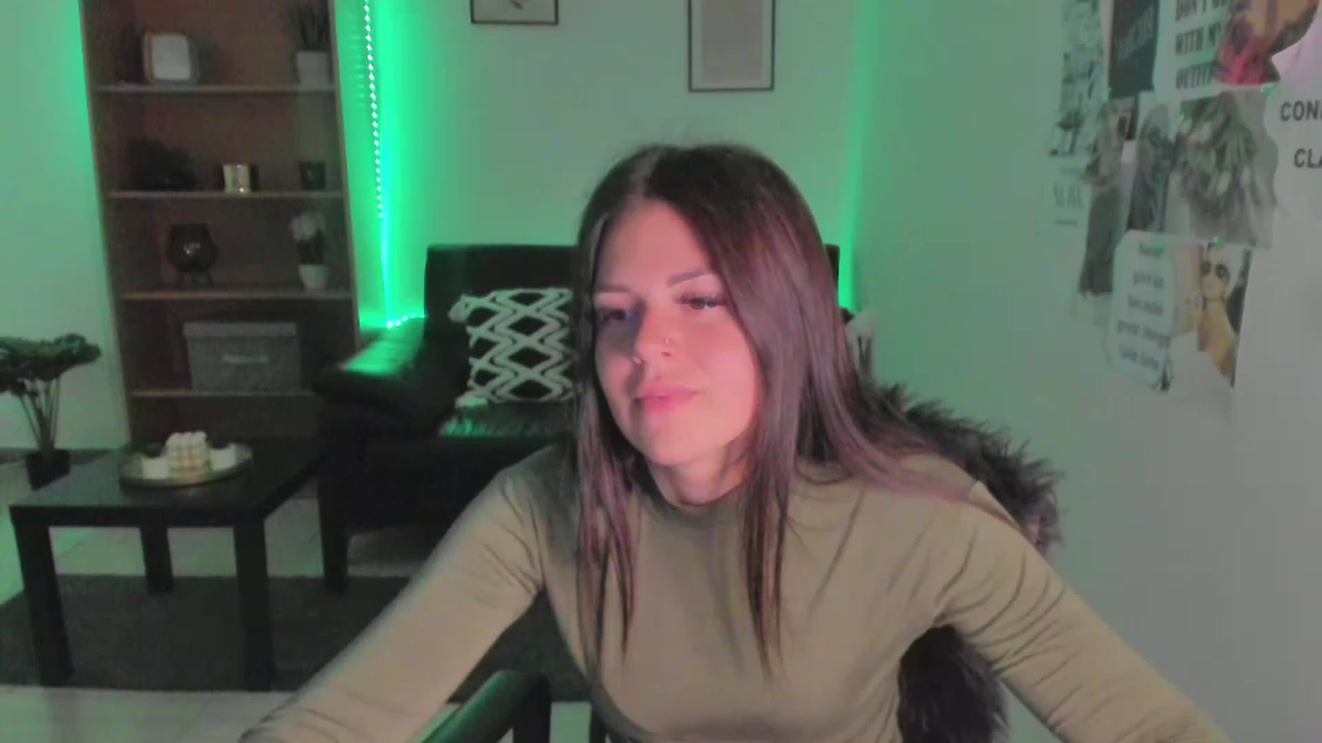 Gallery image thumbnail from RoseMonroe18's myfreecams stream on, 04/17/2023, 14:14 image 9 of 20