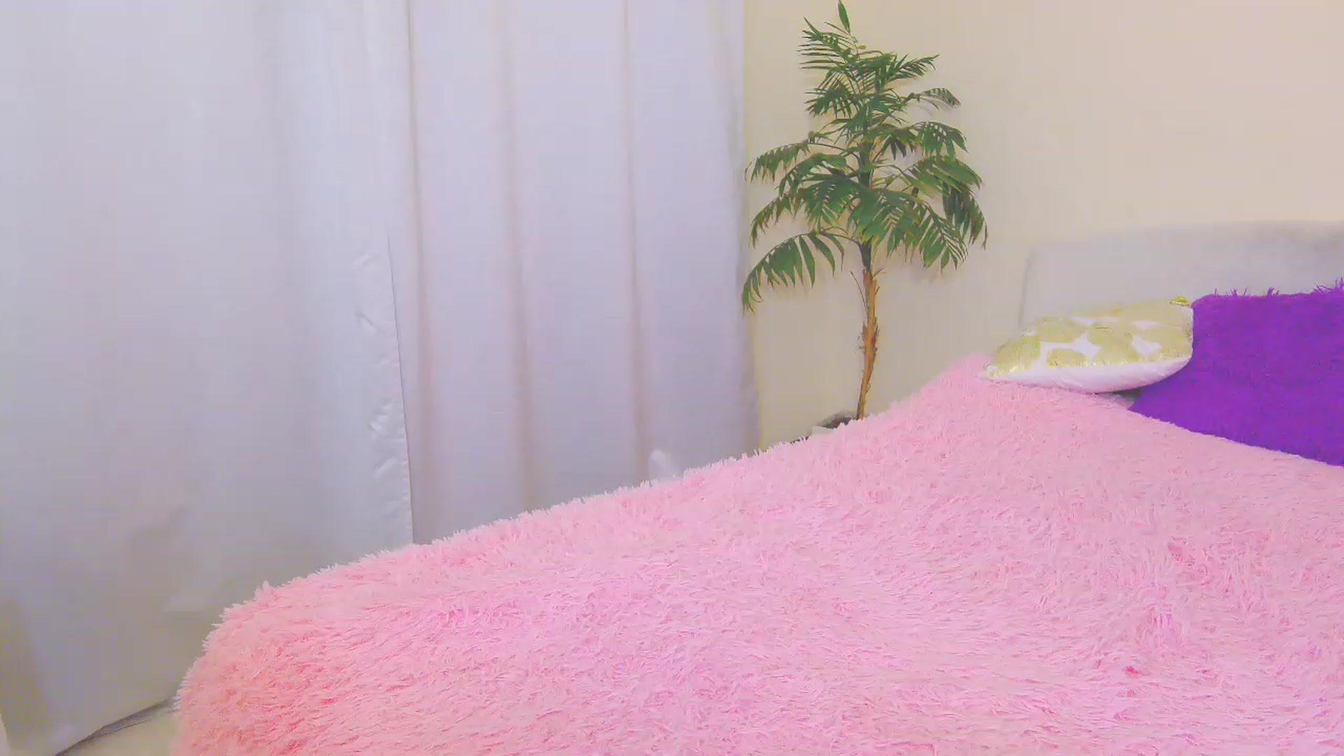 Gallery image thumbnail from RoseParadise's myfreecams stream on, 11/17/2022, 02:36 image 5 of 20