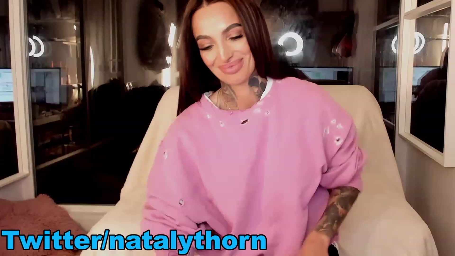 Gallery image thumbnail from RoseTatt88's myfreecams stream on, 12/28/2022, 15:27 image 15 of 20