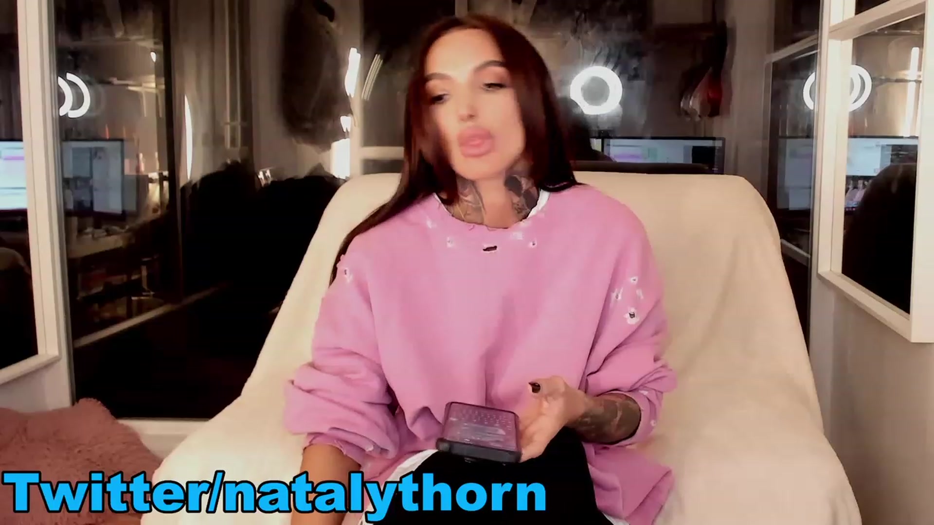 Gallery image thumbnail from RoseTatt88's myfreecams stream on, 12/28/2022, 15:27 image 18 of 20