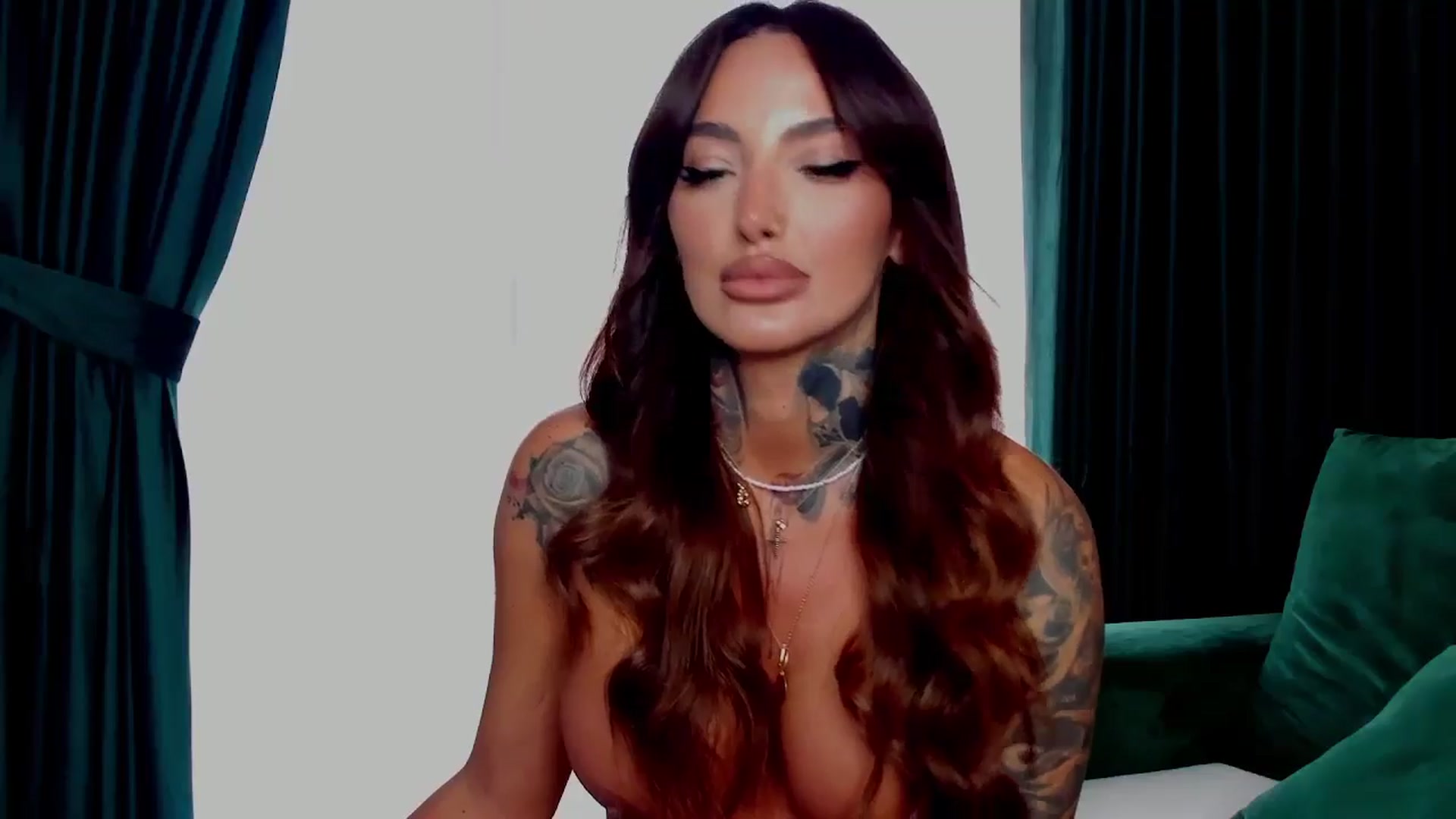 Gallery image thumbnail from RoseTatt88's myfreecams stream on, 08/11/2024, 17:14 image 19 of 20