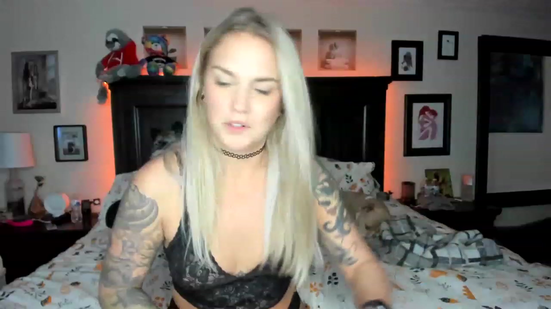 Gallery image thumbnail from Rose_Kitten's myfreecams stream on, 11/16/2022, 01:54 image 10 of 20
