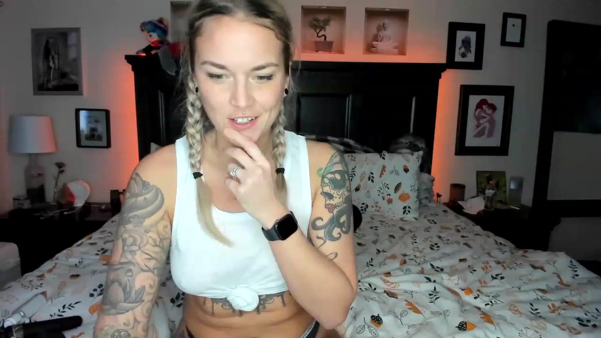 Gallery image thumbnail from Rose_Kitten's myfreecams stream on, 11/23/2022, 02:51 image 18 of 20