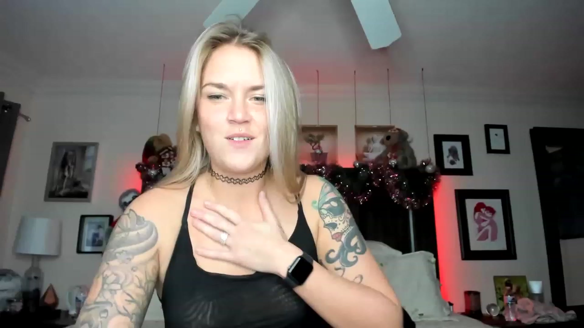 Gallery image thumbnail from Rose_Kitten's myfreecams stream on, 12/03/2022, 02:57 image 17 of 20
