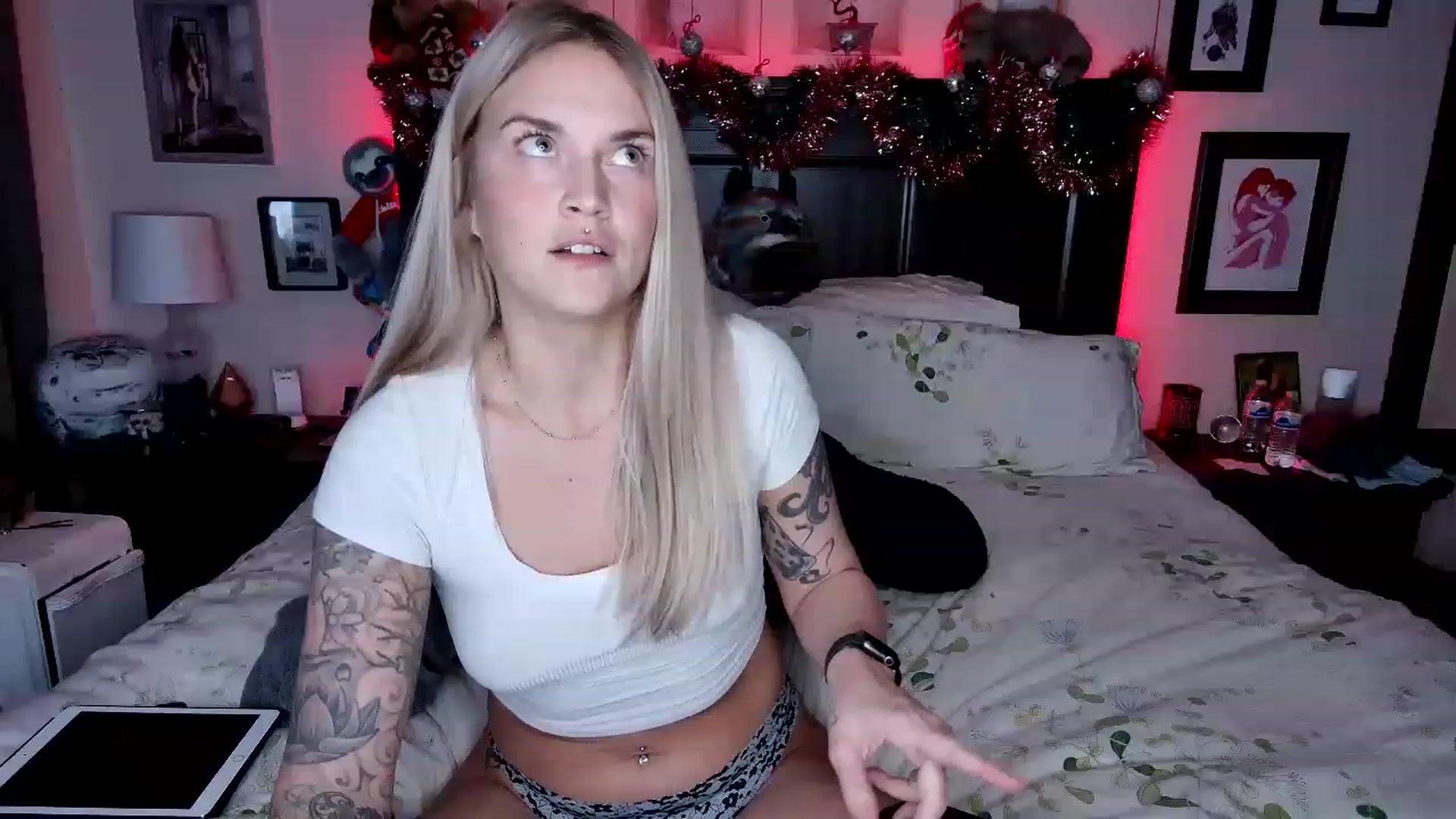 Gallery image thumbnail from Rose_Kitten's myfreecams stream on, 12/13/2022, 03:53 image 4 of 20