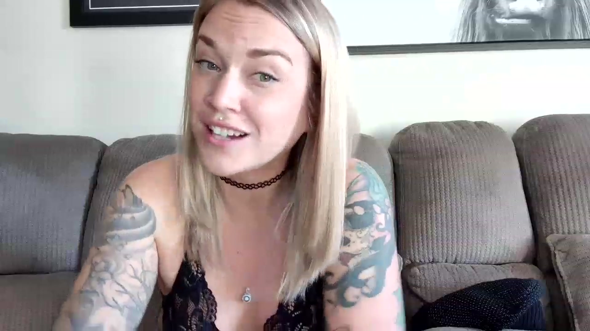 Gallery image thumbnail from Rose_Kitten's myfreecams stream on, 02/06/2023, 21:17 image 10 of 20