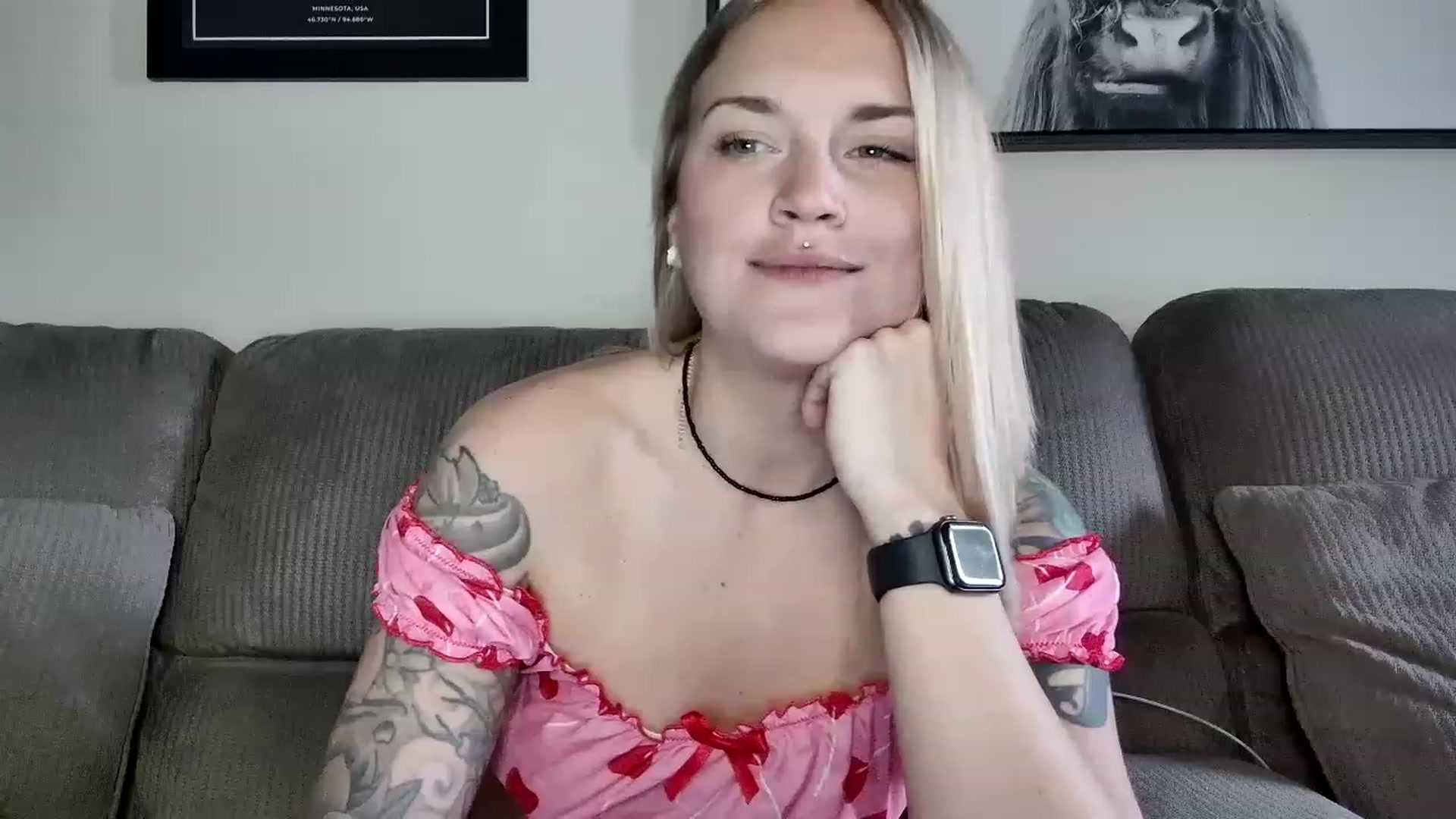 Gallery image thumbnail from Rose_Kitten's myfreecams stream on, 02/14/2023, 19:57 image 12 of 20