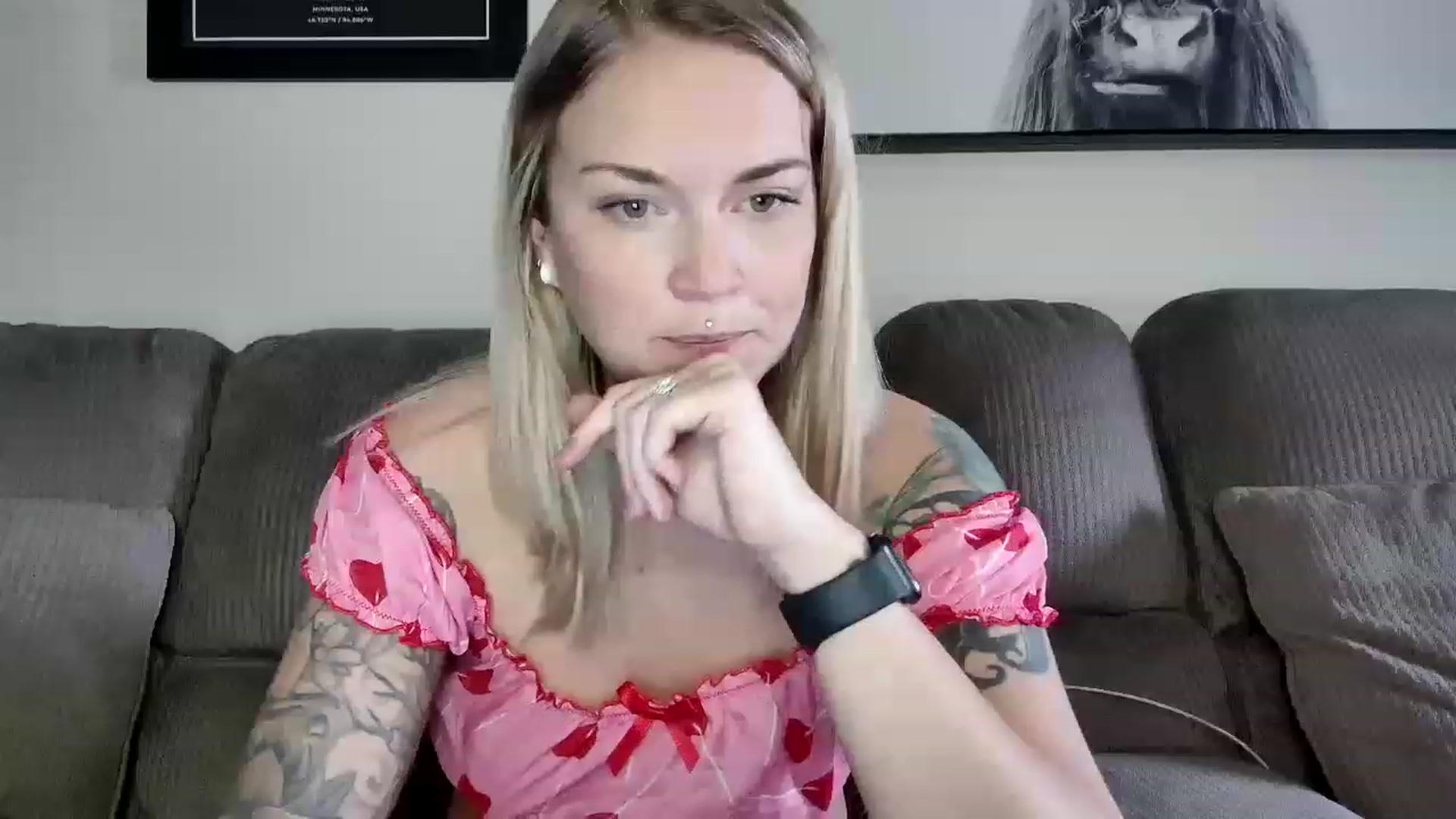Gallery image thumbnail from Rose_Kitten's myfreecams stream on, 02/14/2023, 19:57 image 10 of 20