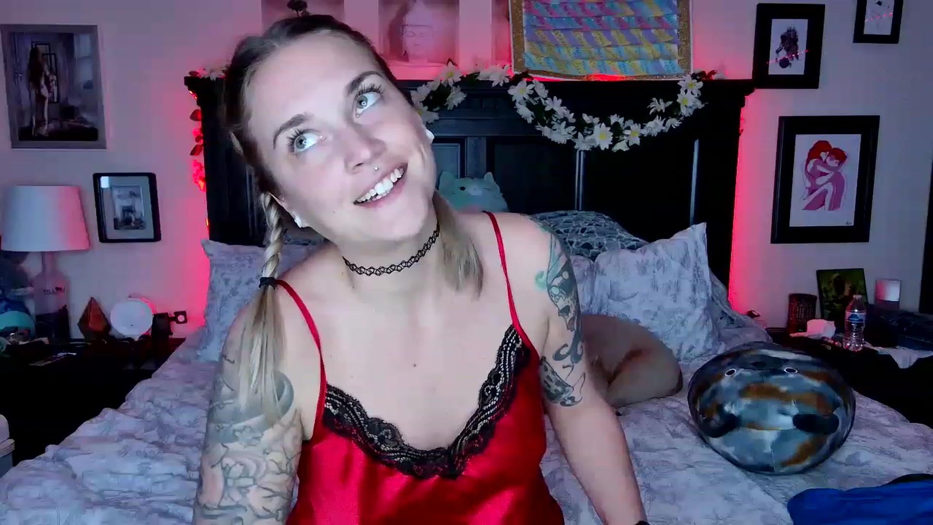 Gallery image thumbnail from Rose_Kitten's myfreecams stream on, 03/08/2023, 02:32 image 13 of 20