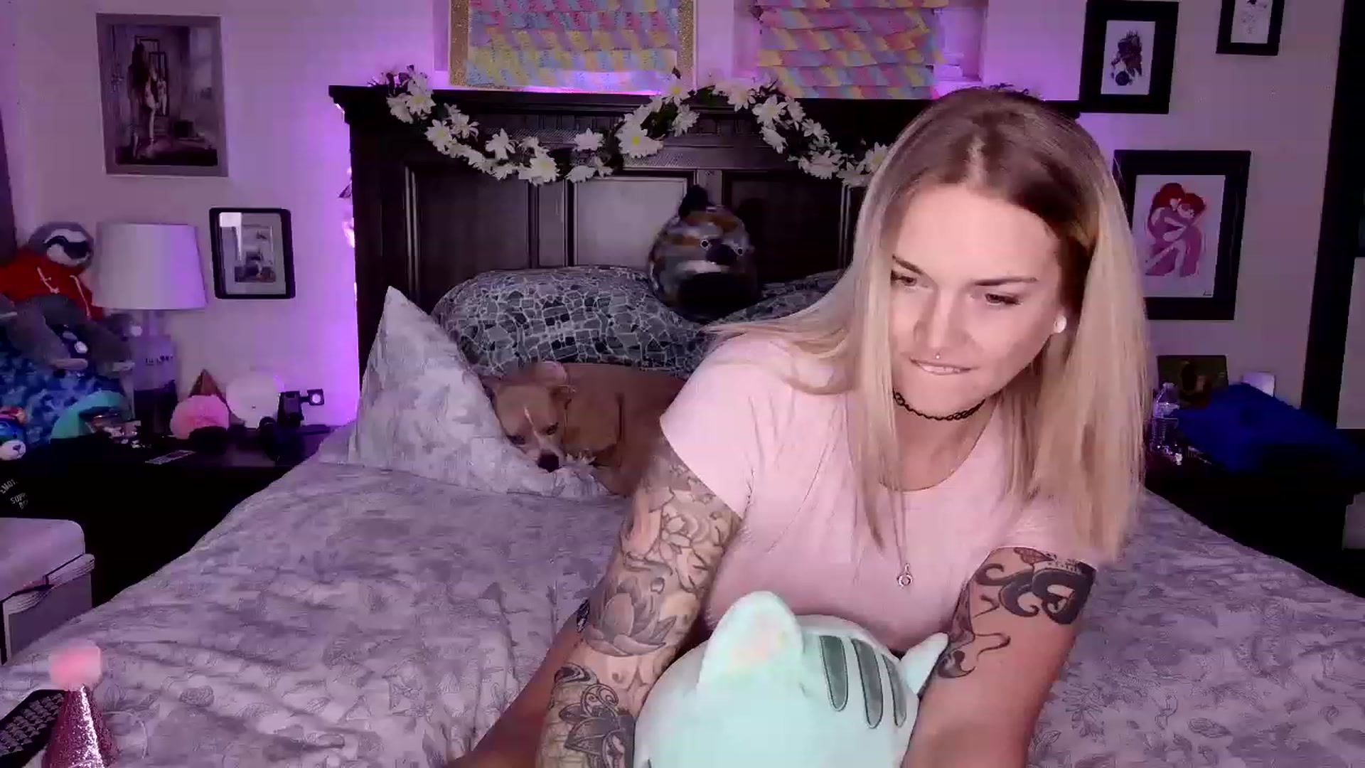 Gallery image thumbnail from Rose_Kitten's myfreecams stream on, 03/14/2023, 01:29 image 7 of 20