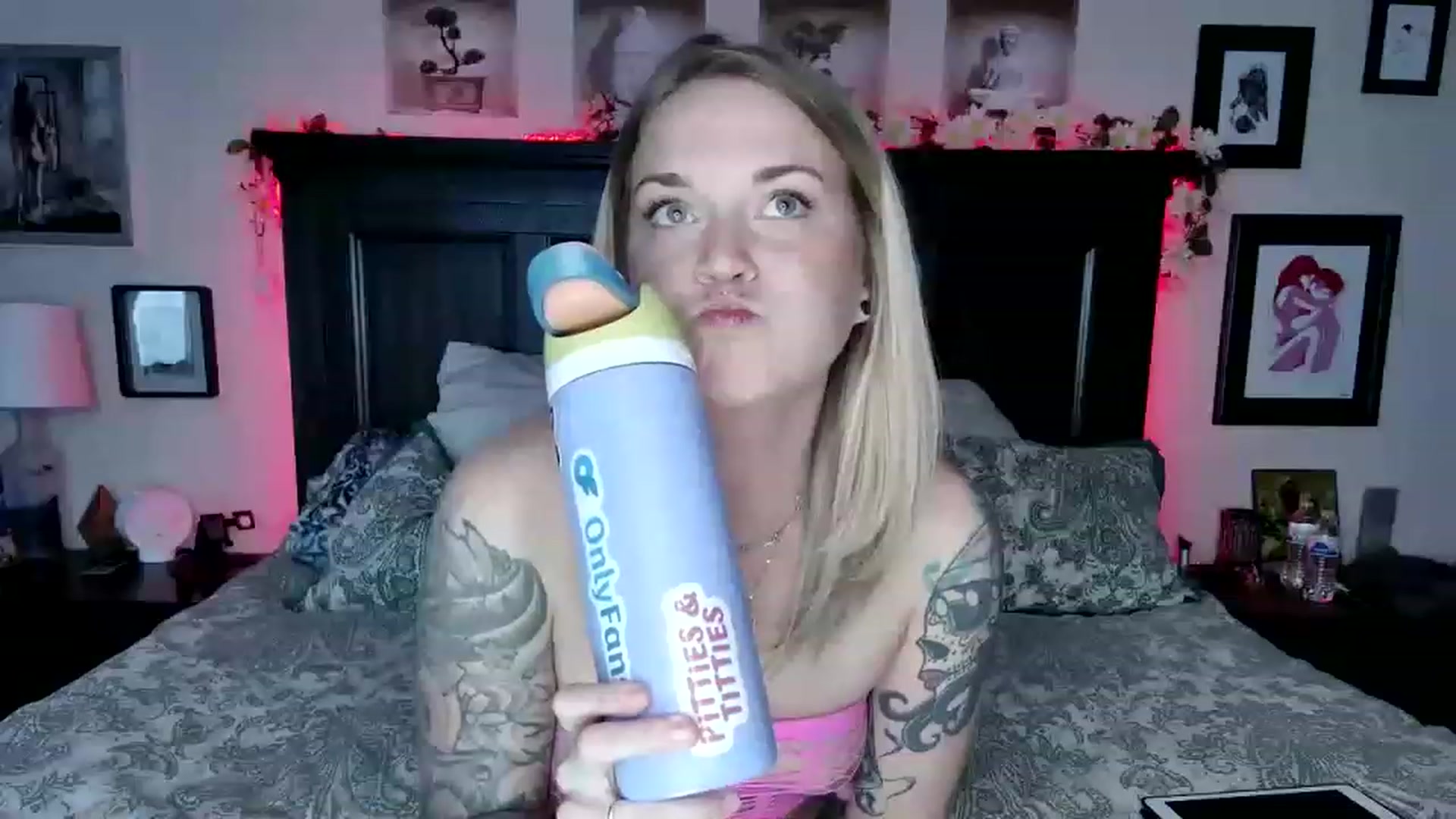 Gallery image thumbnail from Rose_Kitten's myfreecams stream on, 04/25/2023, 01:38 image 11 of 20