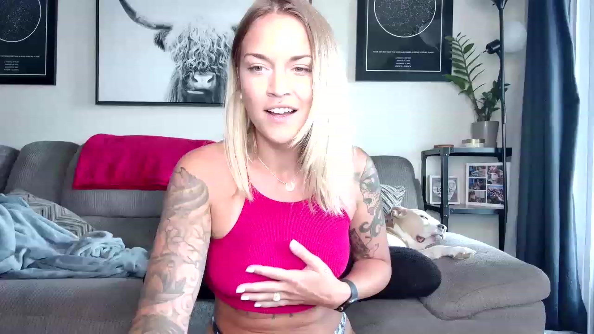 Gallery image thumbnail from Rose_Kitten's myfreecams stream on, 08/03/2023, 18:52 image 19 of 20