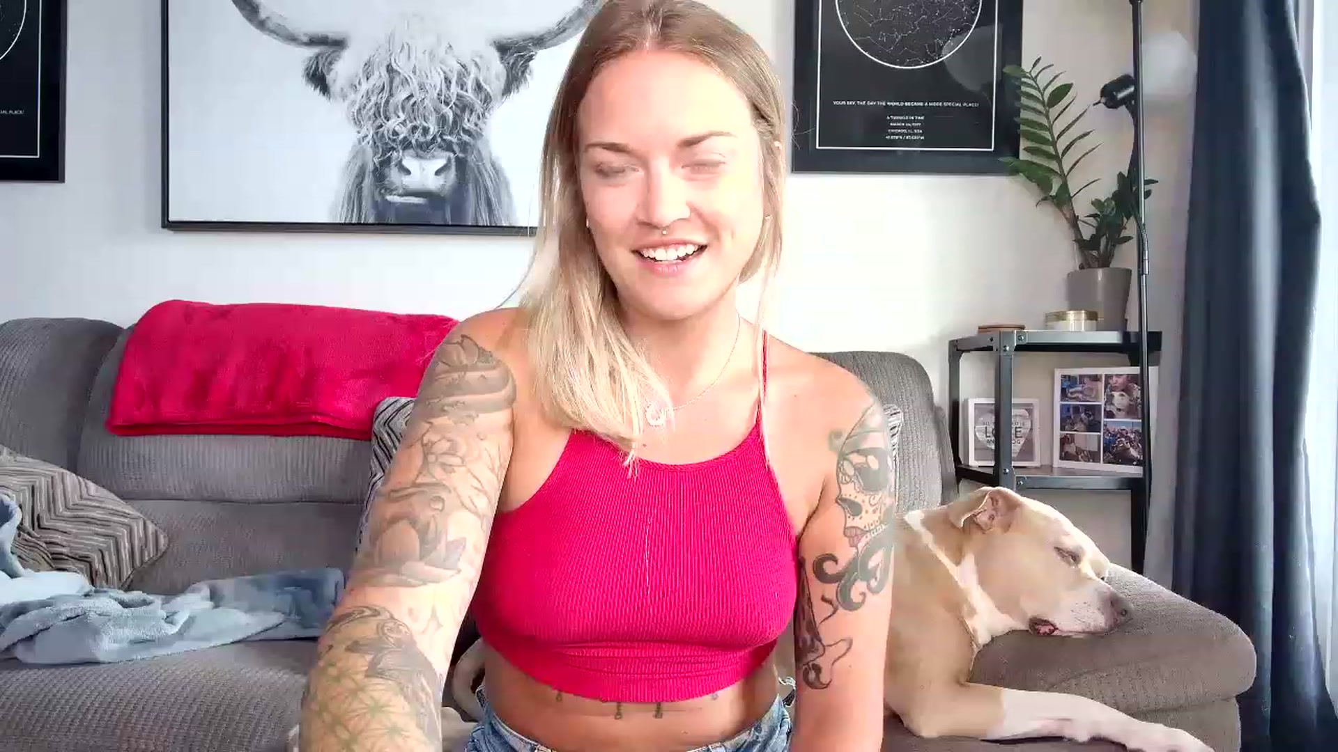 Gallery image thumbnail from Rose_Kitten's myfreecams stream on, 08/03/2023, 18:52 image 3 of 20