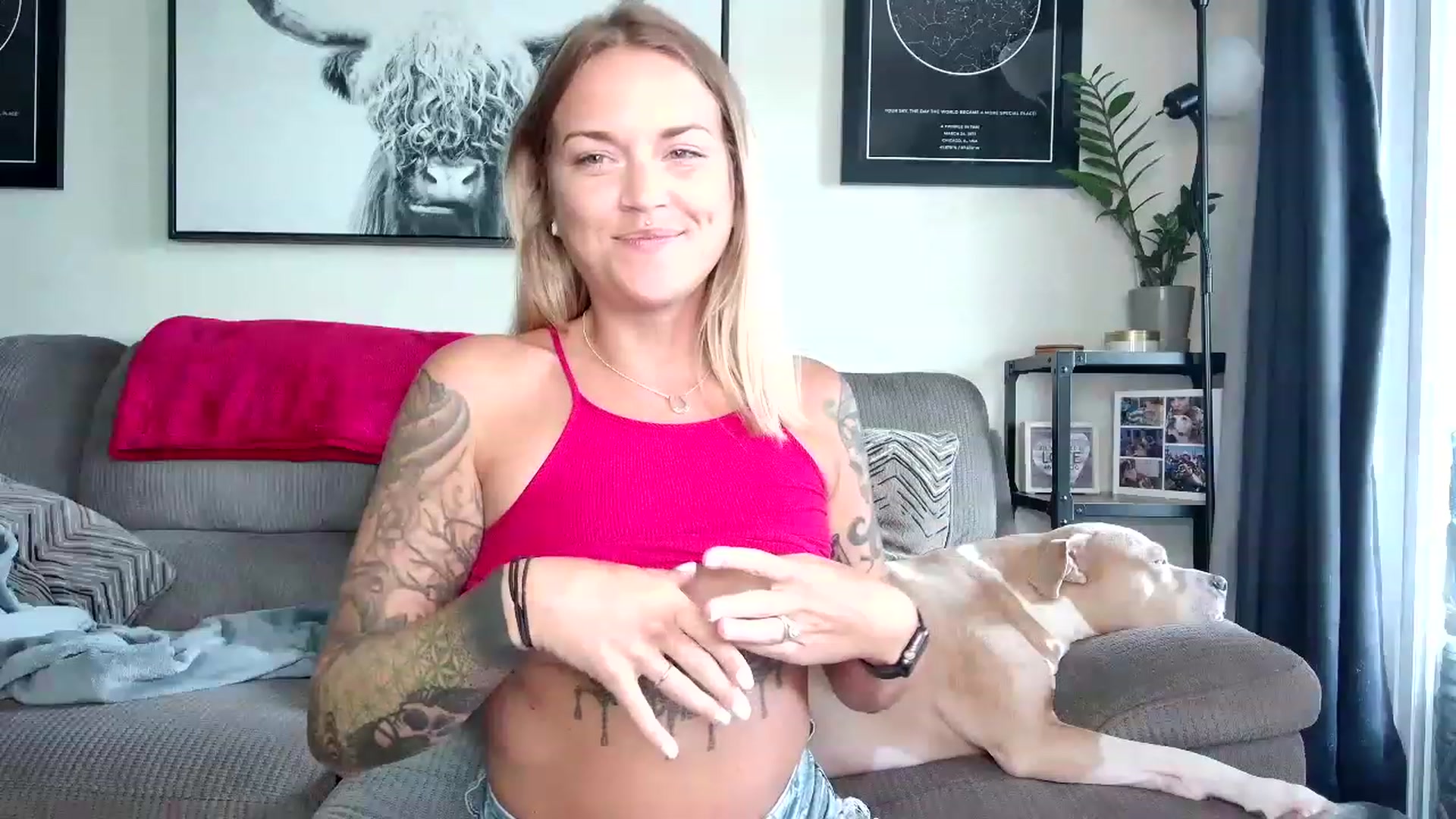 Gallery image thumbnail from Rose_Kitten's myfreecams stream on, 08/03/2023, 18:52 image 13 of 20