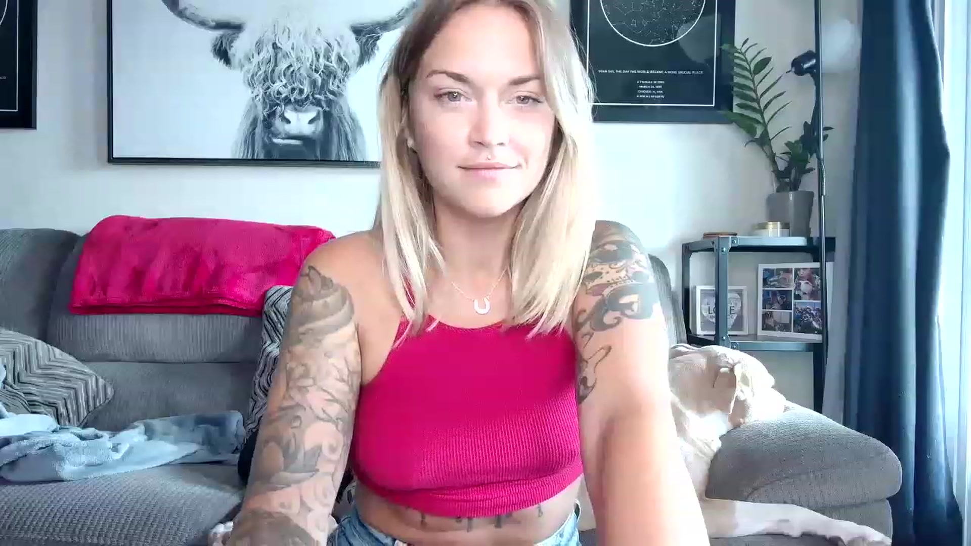 Gallery image thumbnail from Rose_Kitten's myfreecams stream on, 08/03/2023, 18:52 image 5 of 20
