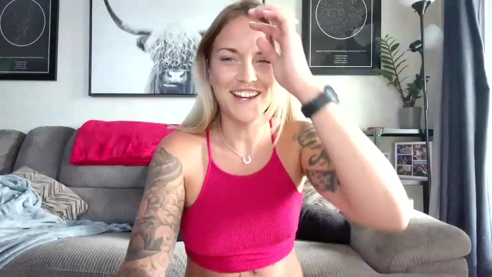 Gallery image thumbnail from Rose_Kitten's myfreecams stream on, 08/03/2023, 19:45 image 15 of 20