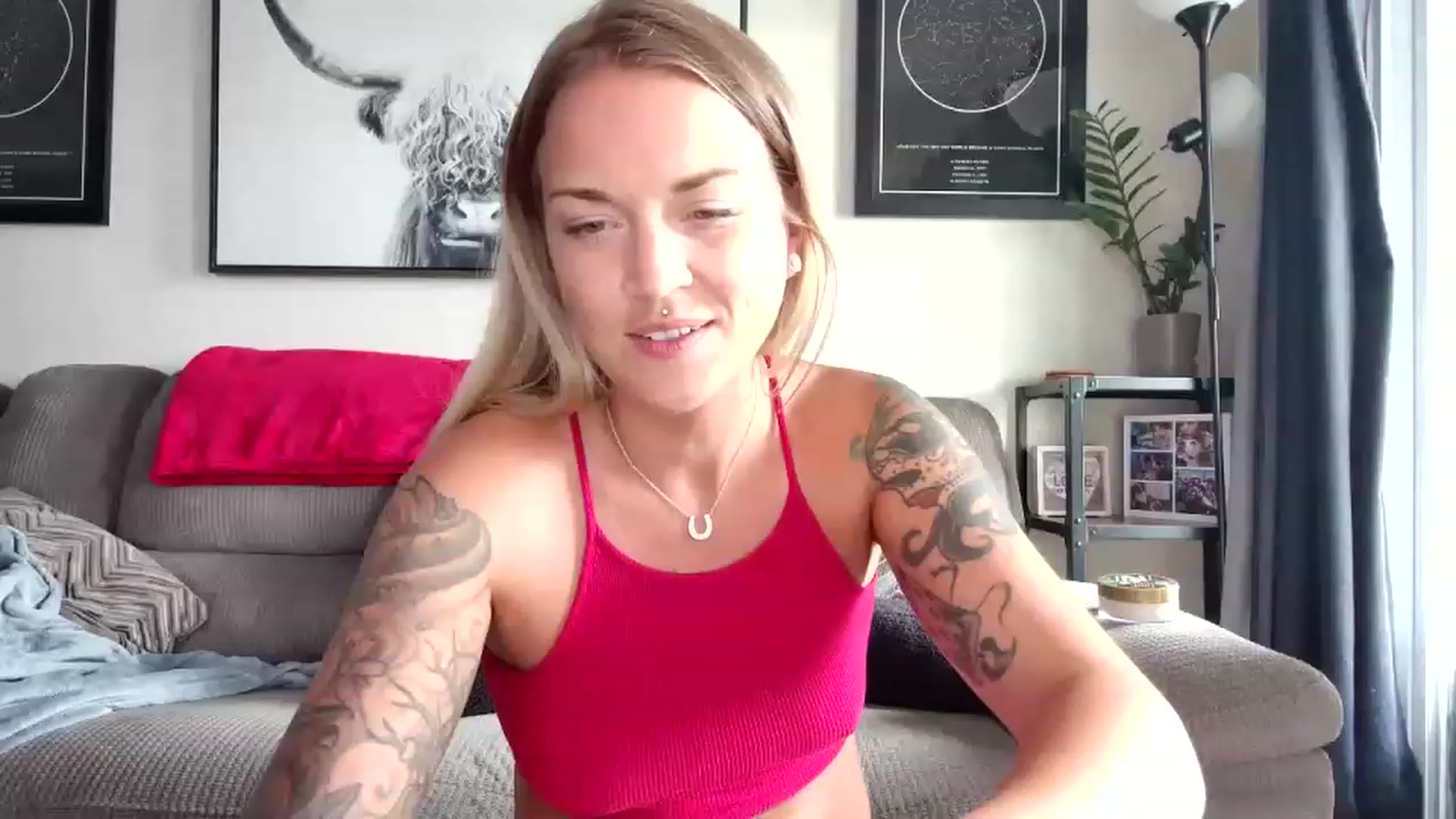 Gallery image thumbnail from Rose_Kitten's myfreecams stream on, 08/03/2023, 19:45 image 16 of 20