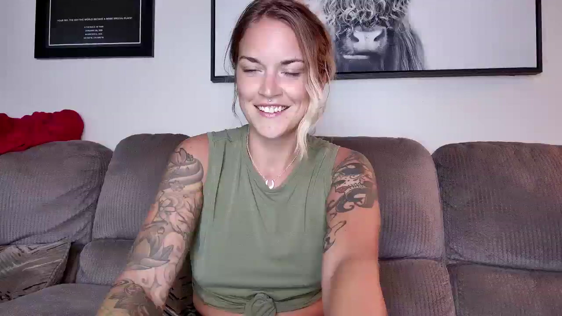 Gallery image thumbnail from Rose_Kitten's myfreecams stream on, 08/12/2023, 01:20 image 10 of 20