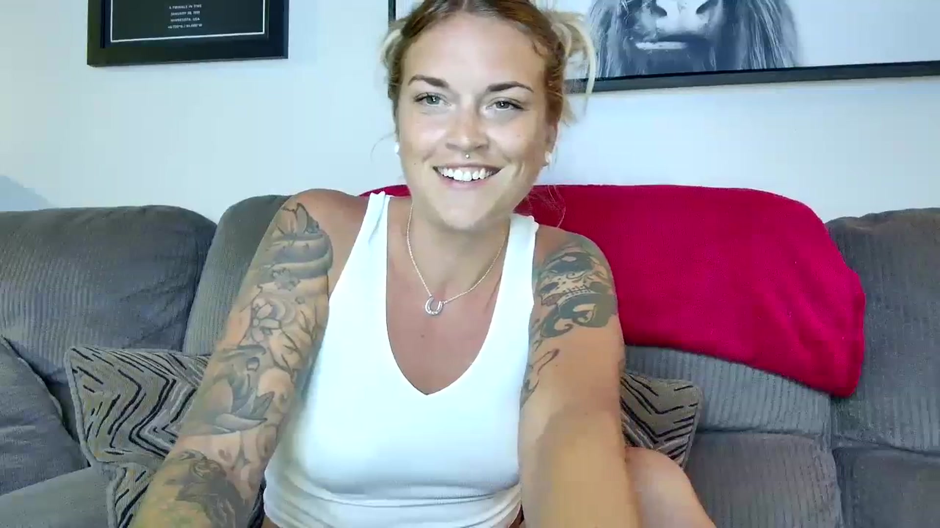 Gallery image thumbnail from Rose_Kitten's myfreecams stream on, 08/15/2023, 01:11 image 10 of 20