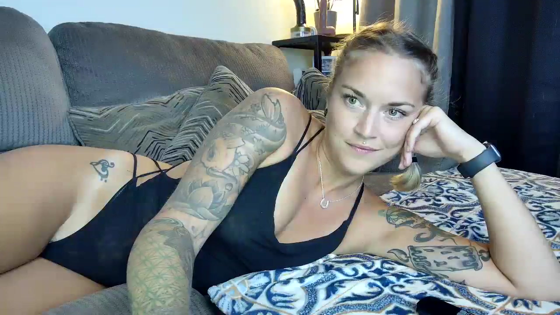 Gallery image thumbnail from Rose_Kitten's myfreecams stream on, 08/17/2023, 24:39 image 4 of 20