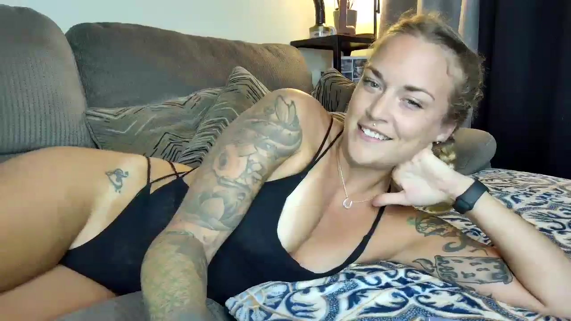 Gallery image thumbnail from Rose_Kitten's myfreecams stream on, 08/17/2023, 24:39 image 6 of 20