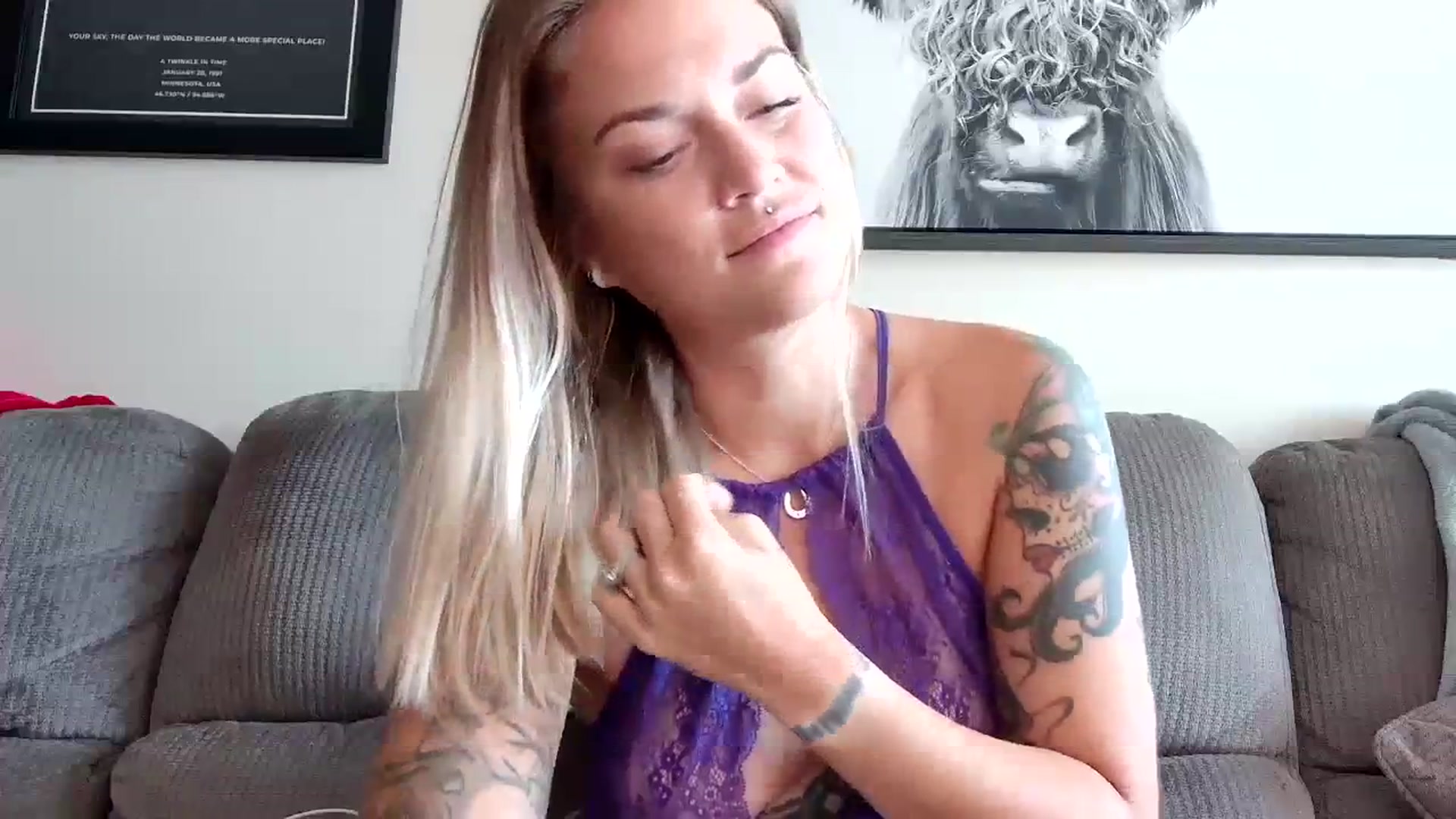 Gallery image thumbnail from Rose_Kitten's myfreecams stream on, 09/14/2023, 19:23 image 14 of 20