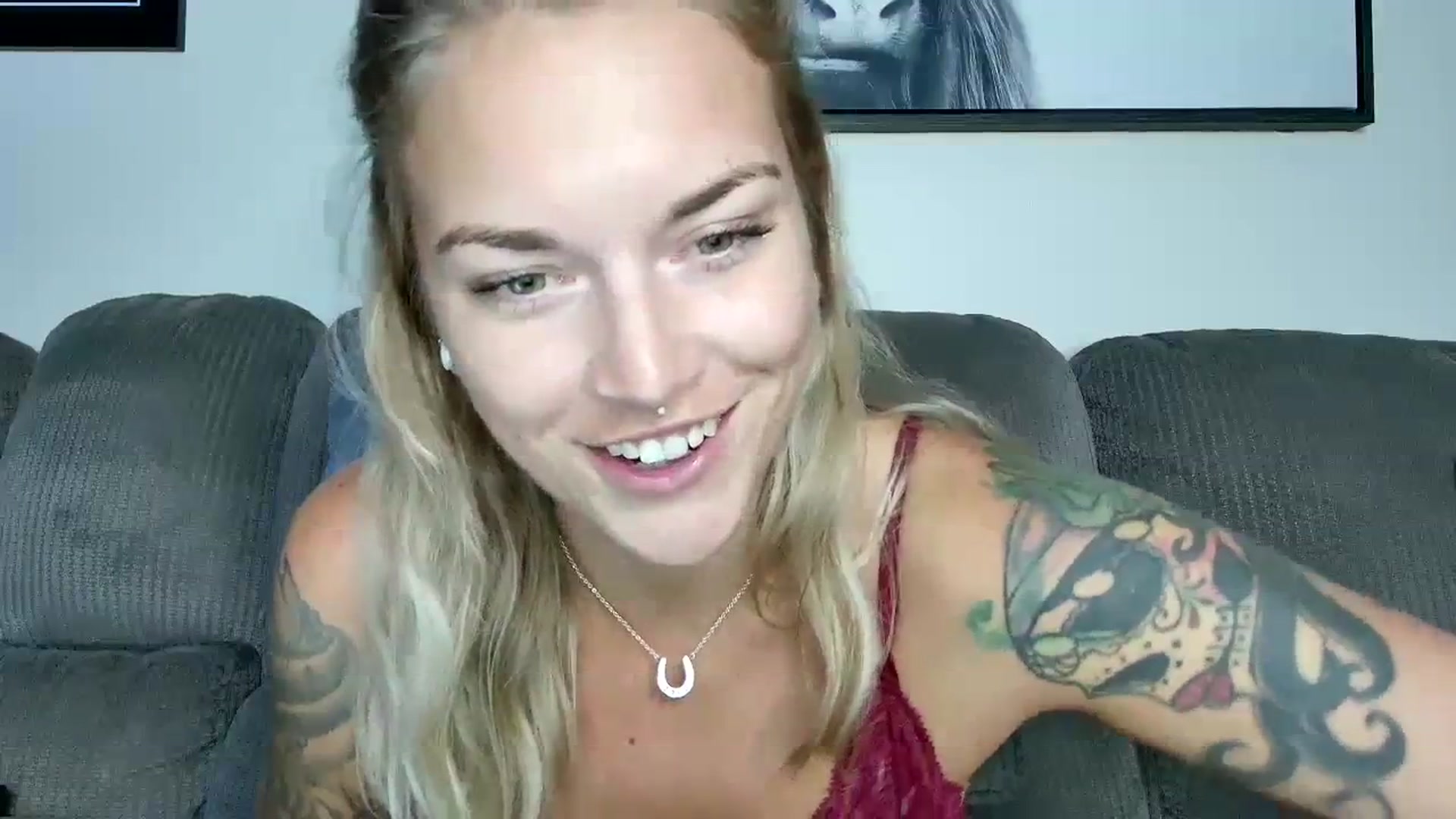 Gallery image thumbnail from Rose_Kitten's myfreecams stream on, 09/19/2023, 24:01 image 16 of 20